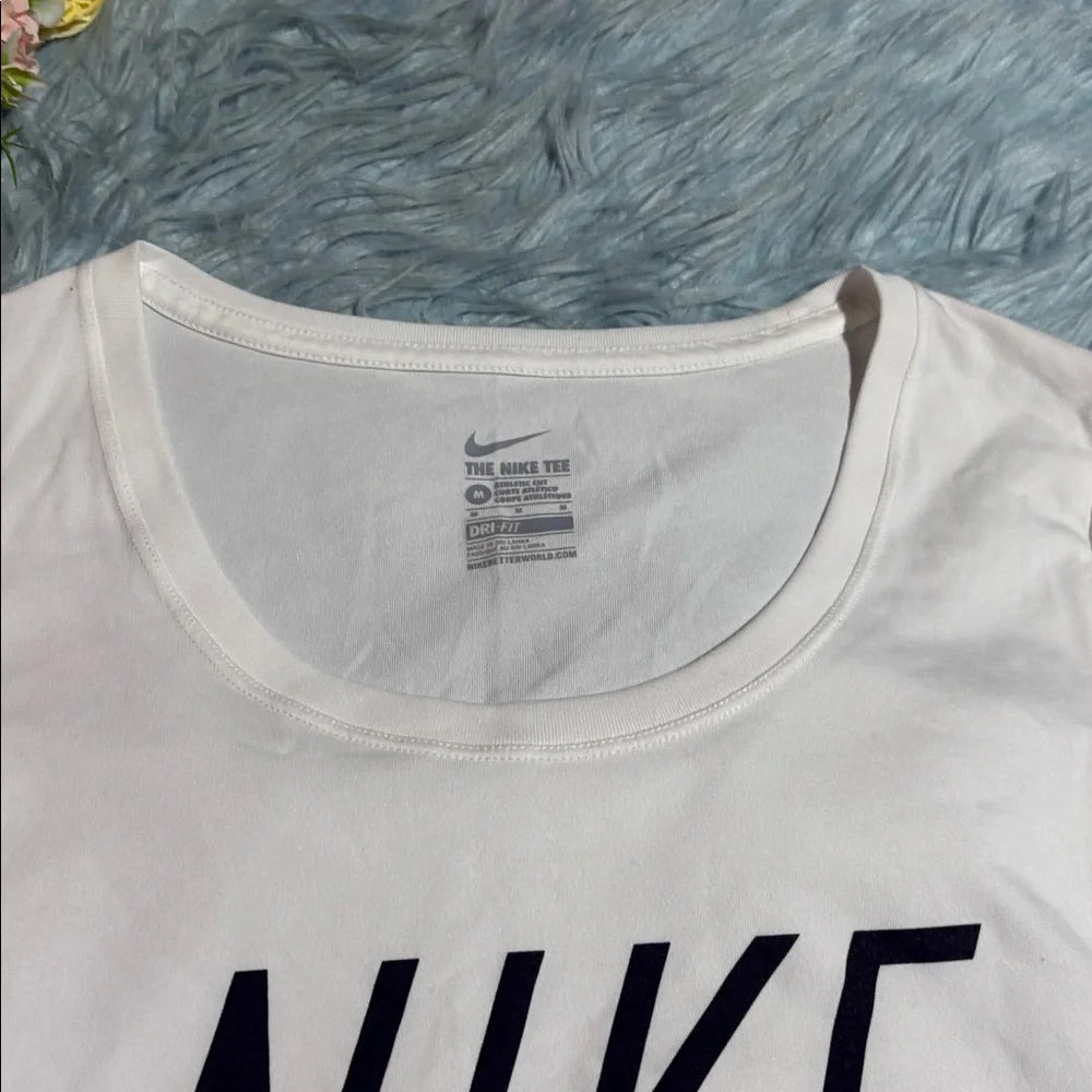 Nike The Nike Tee Dri Fit Athletic Cut Long Sleeve White Black Tee sz M